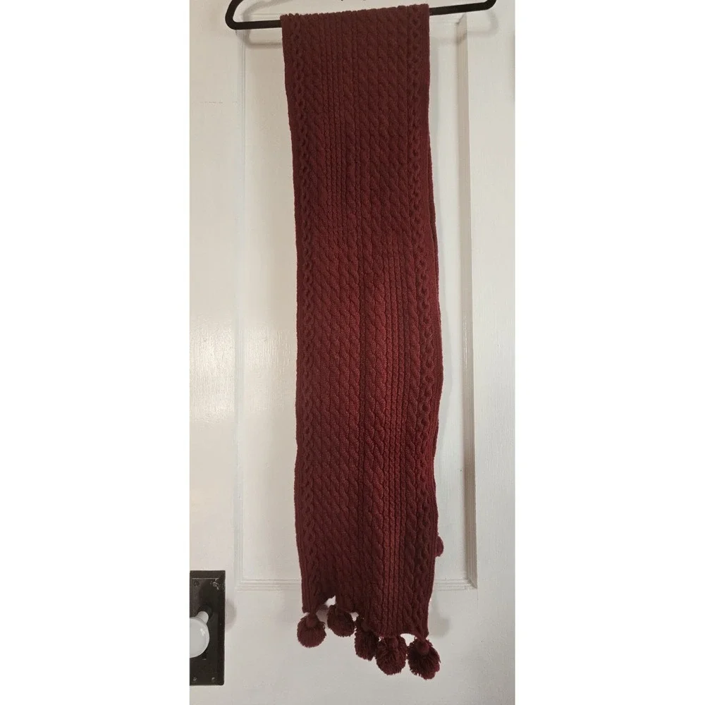 NWT‎ BANANA REPUBLIC cable knit with POMPOM tassels scarf 74